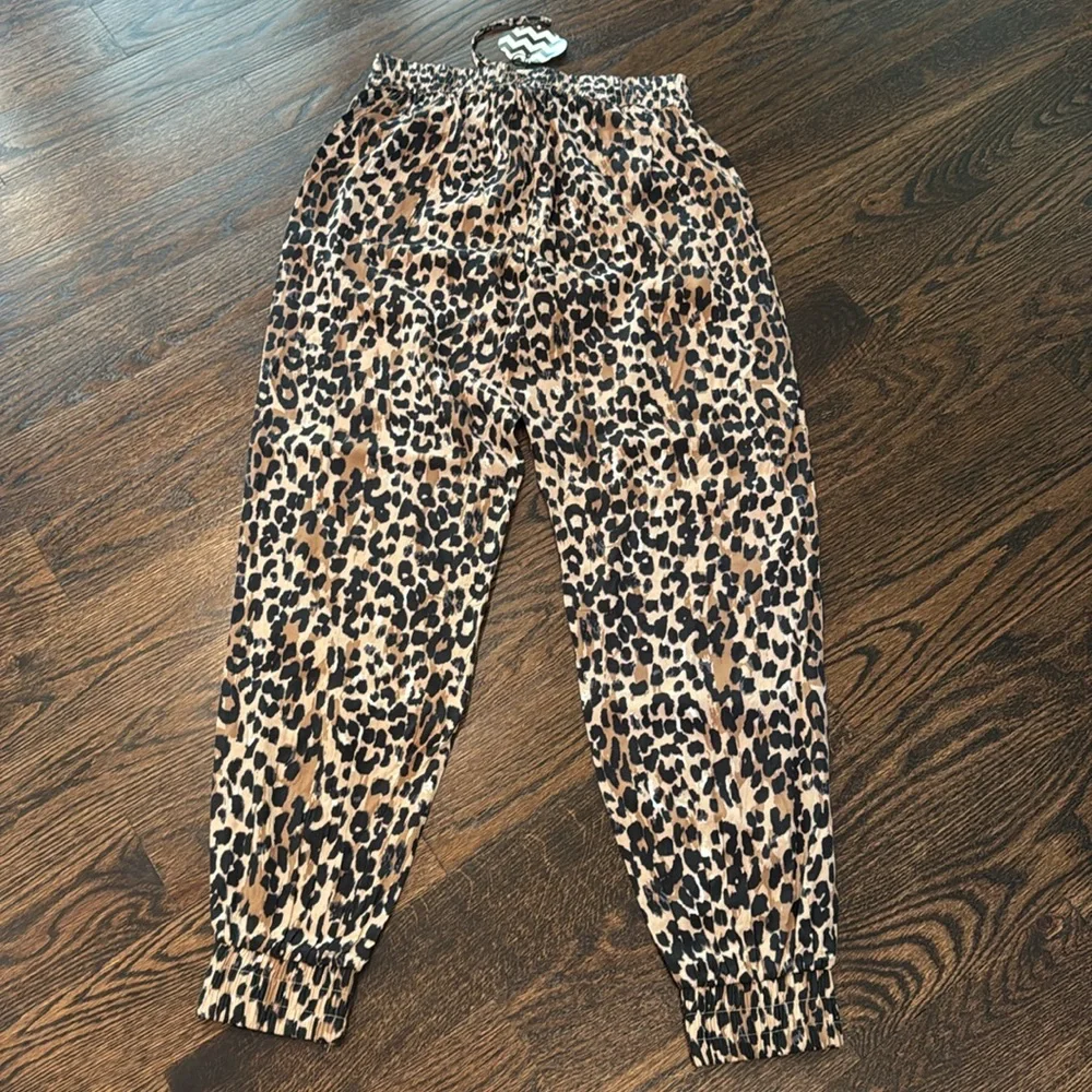 **NWT** Charlie Paige Leopard Print Joggers - Picture 3 of 6